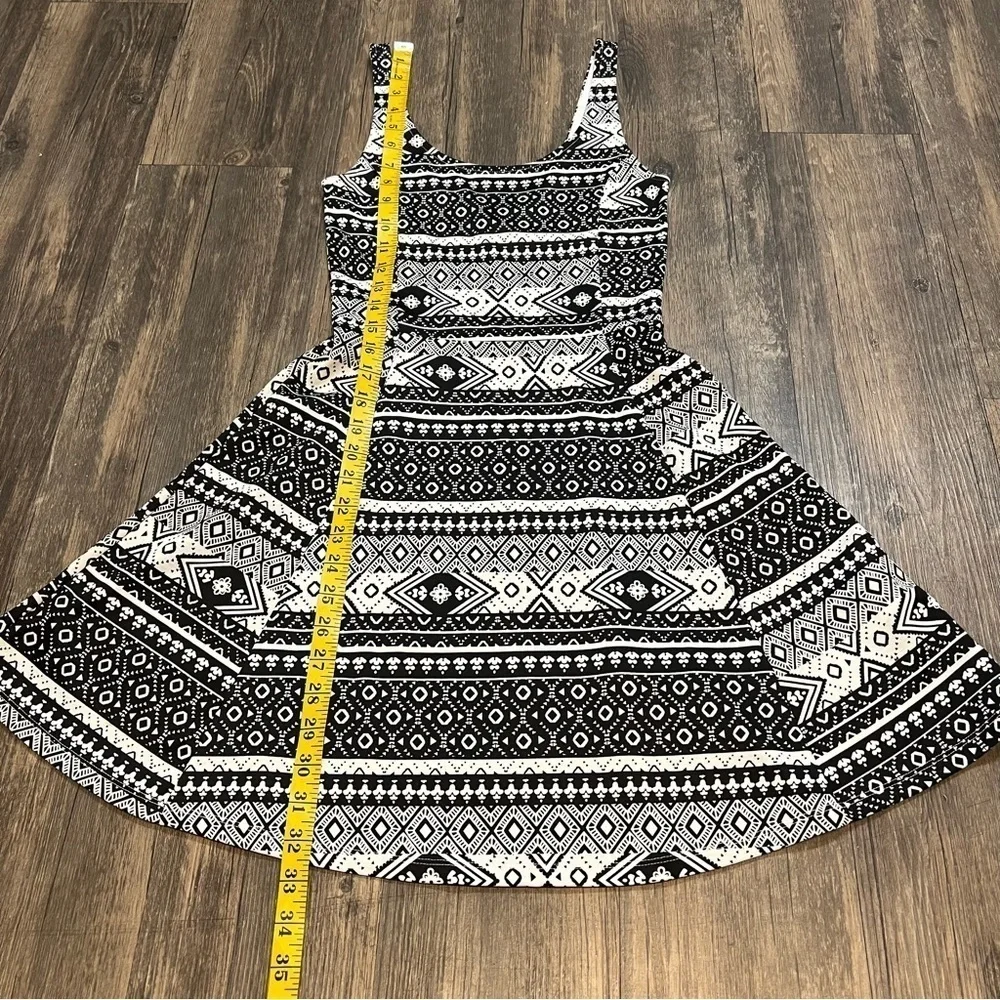 Divided Black And White Short Sleeves Fit and Flare Mini Dress Size 4 - Picture 6 of 6